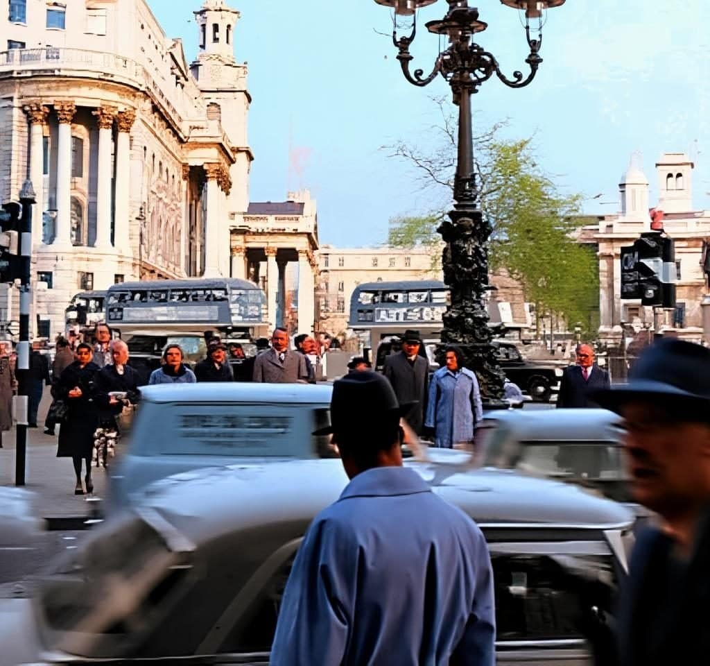 TRAFALGAR SQUARE